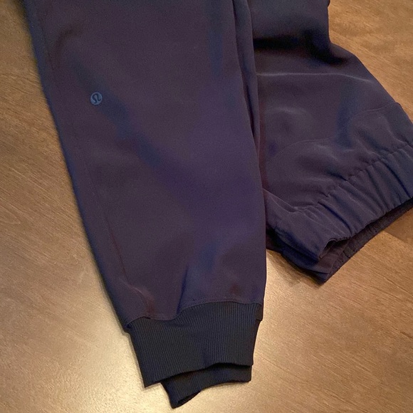 Lululemon🍋On The Fly Jogger - Picture 6 of 8